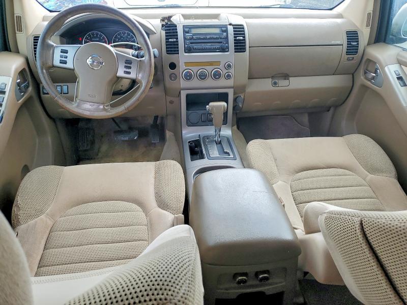 2005 Nissan Pathfinder xe