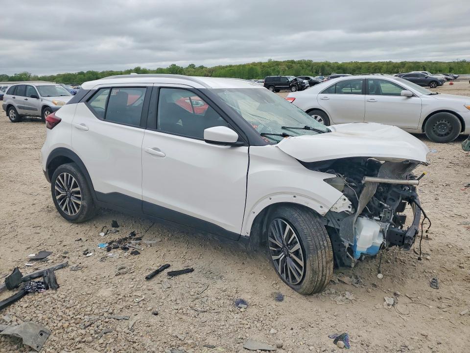 2022 Nissan Kicks sv