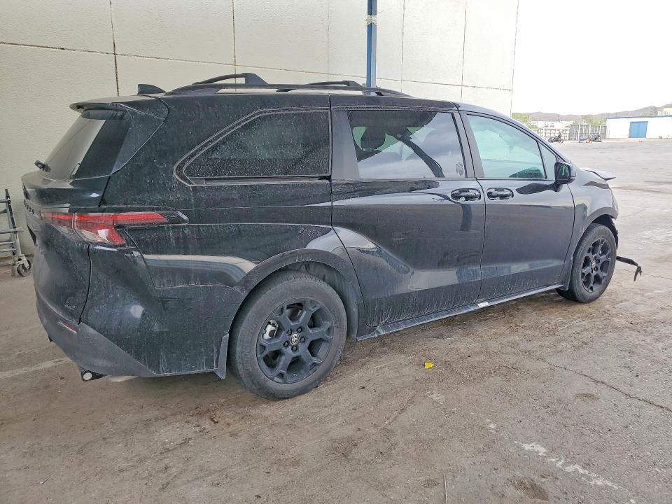 2025 Toyota Sienna Woodland Edition