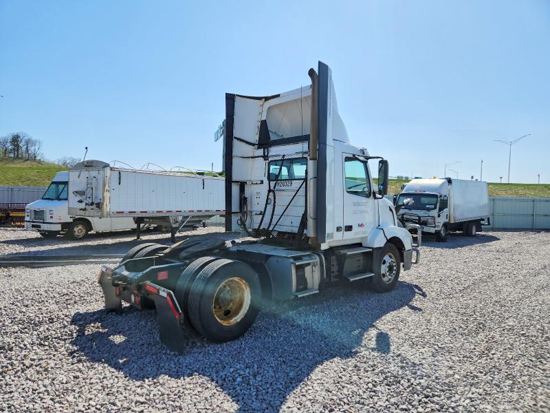 2018 Volvo VNL Semi Truck