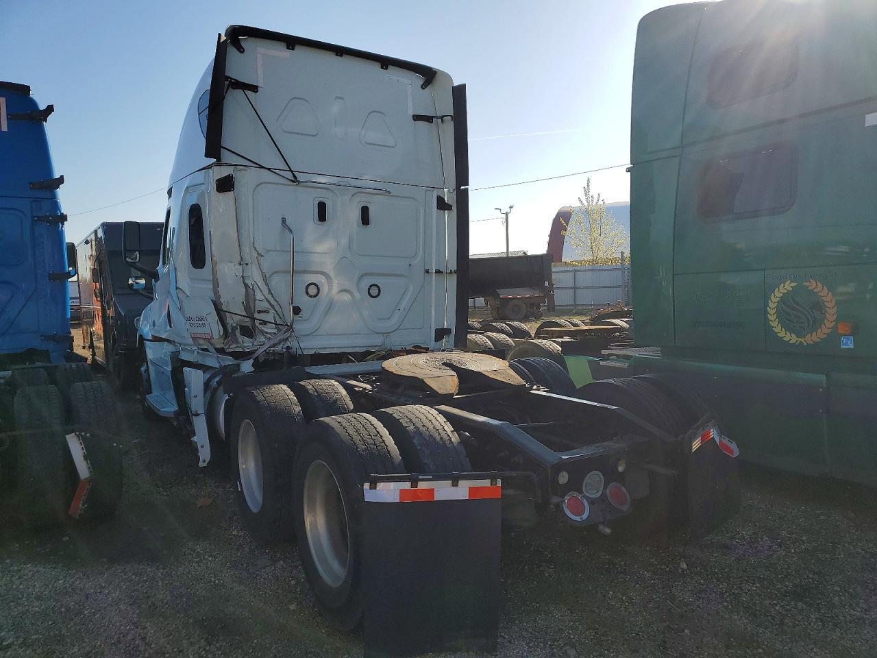 2020 Freigliner 2020 Freightliner Cascadia 126 Semi Truck