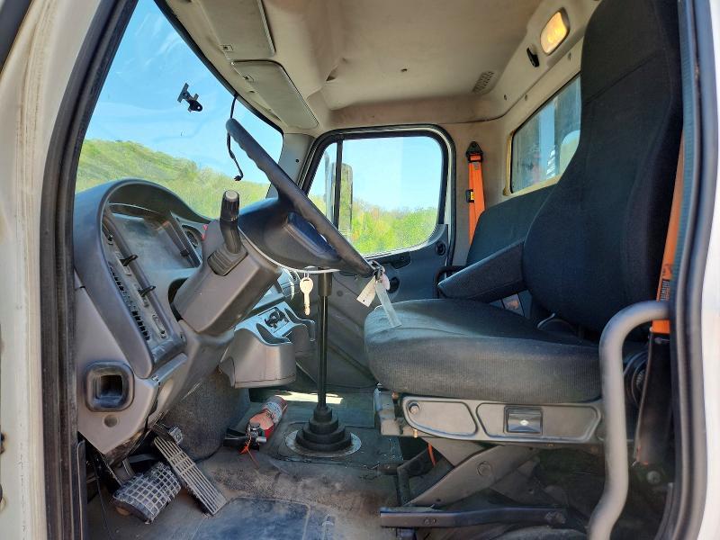 2015 Freightliner Business Class M2 Flatbed Truck