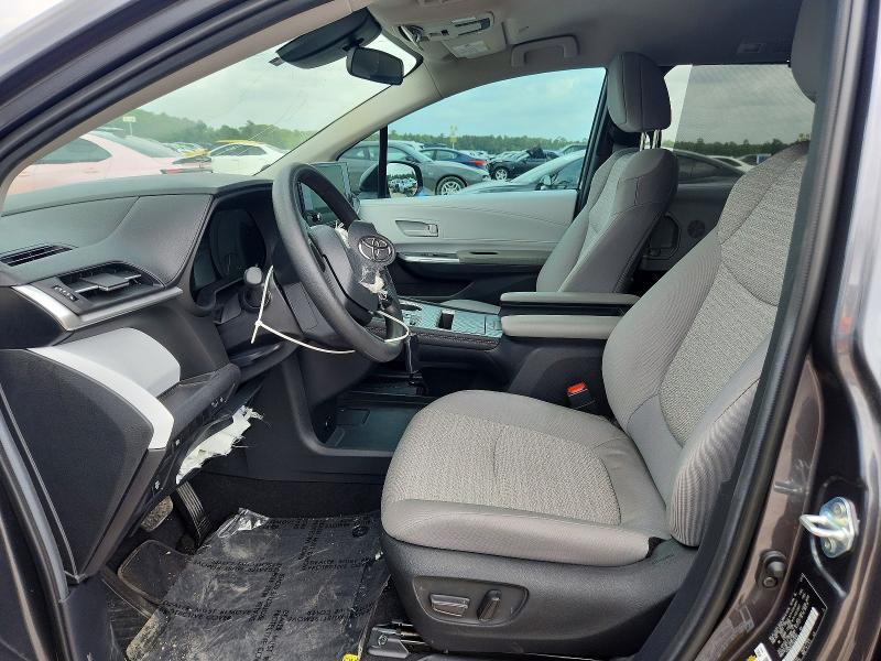 2025 Toyota Sienna le 8-passenger