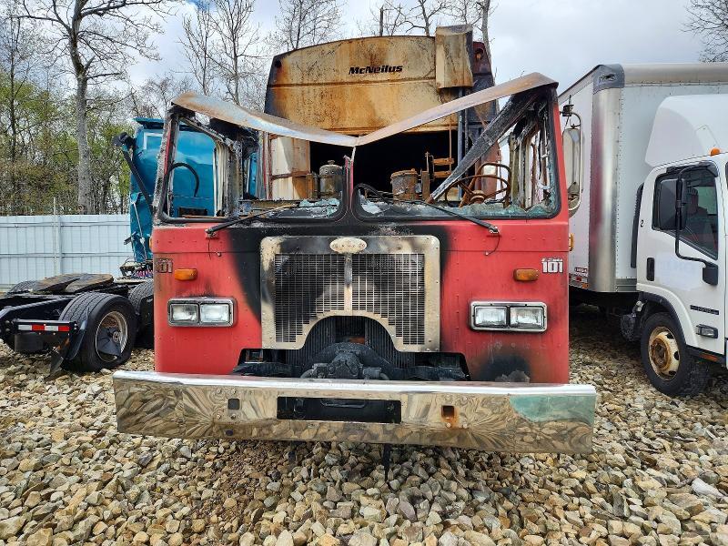 2006 Peterbilt 320 Refuse Truck