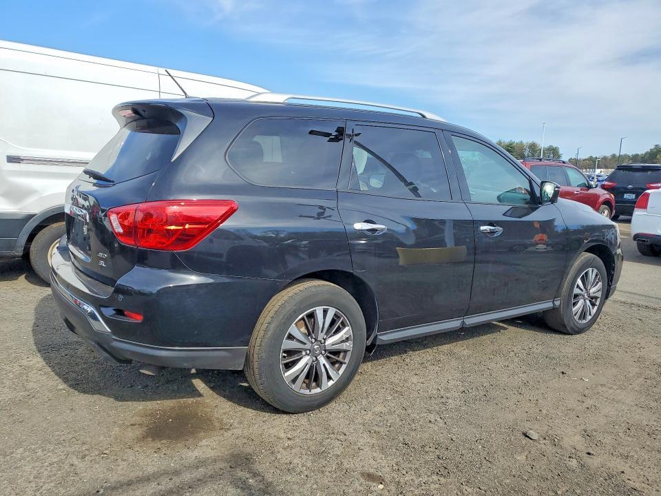 2018 Nissan Pathfinder sl