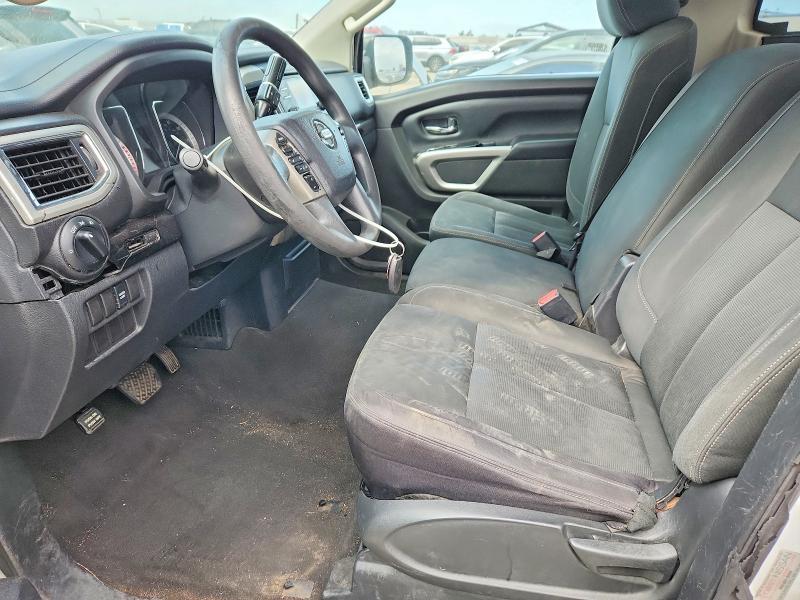 2017 Nissan Titan sv