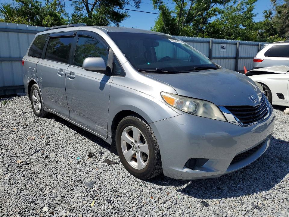 2016 Toyota Sienna le