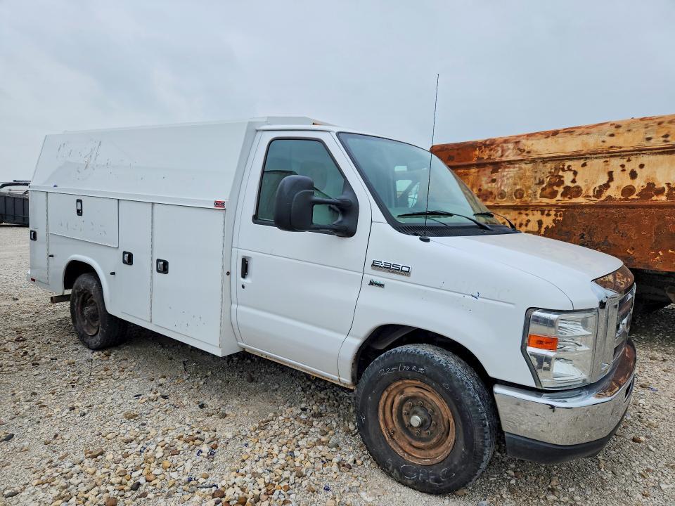 2014 Ford Econoline E350 Super Duty Cutaway Van