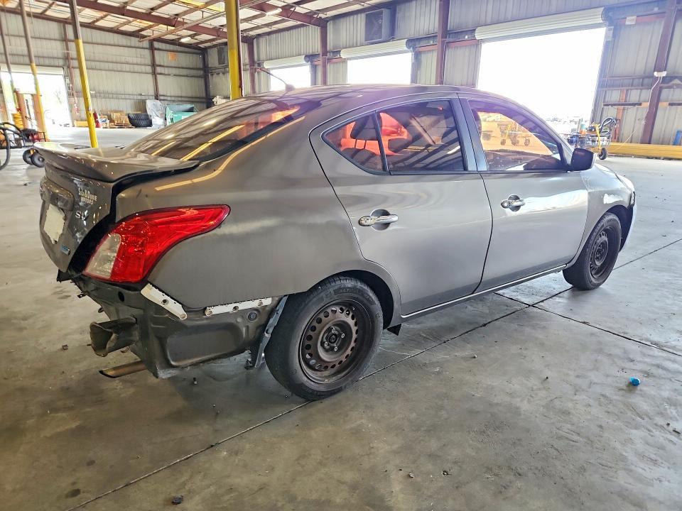 2015 Nissan Versa 1.6 sv