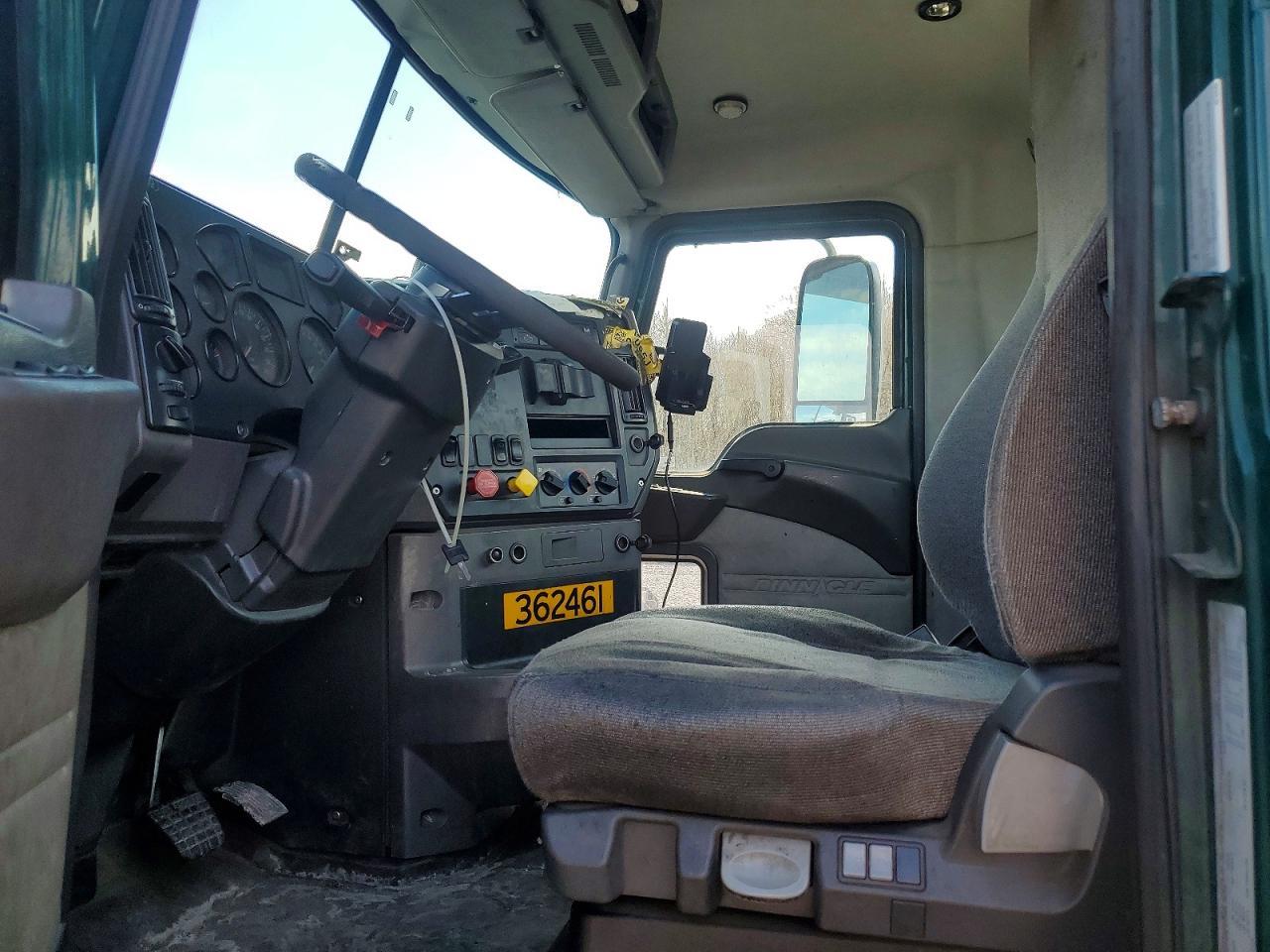2017 Mack CXU612 Semi Truck