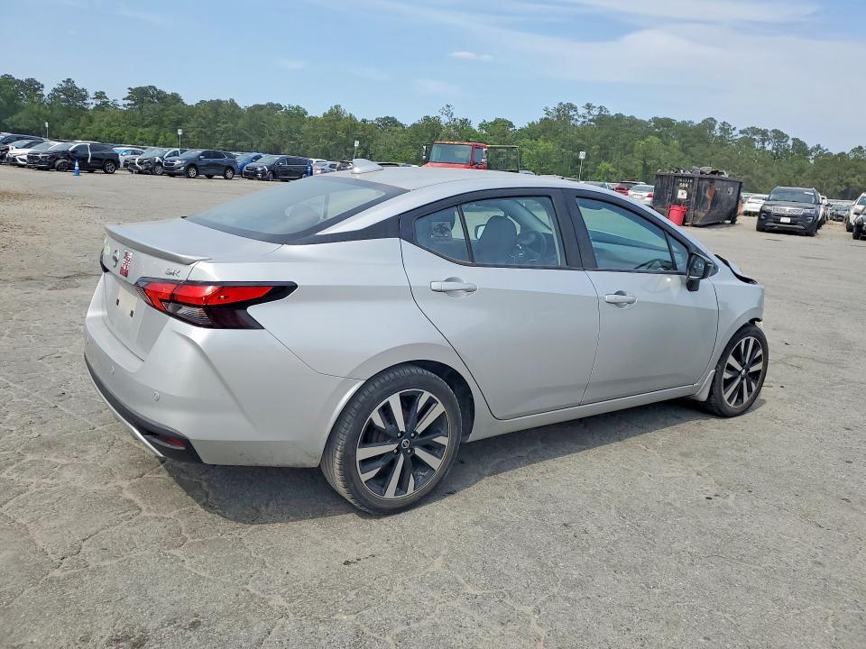 2021 Nissan Versa sr