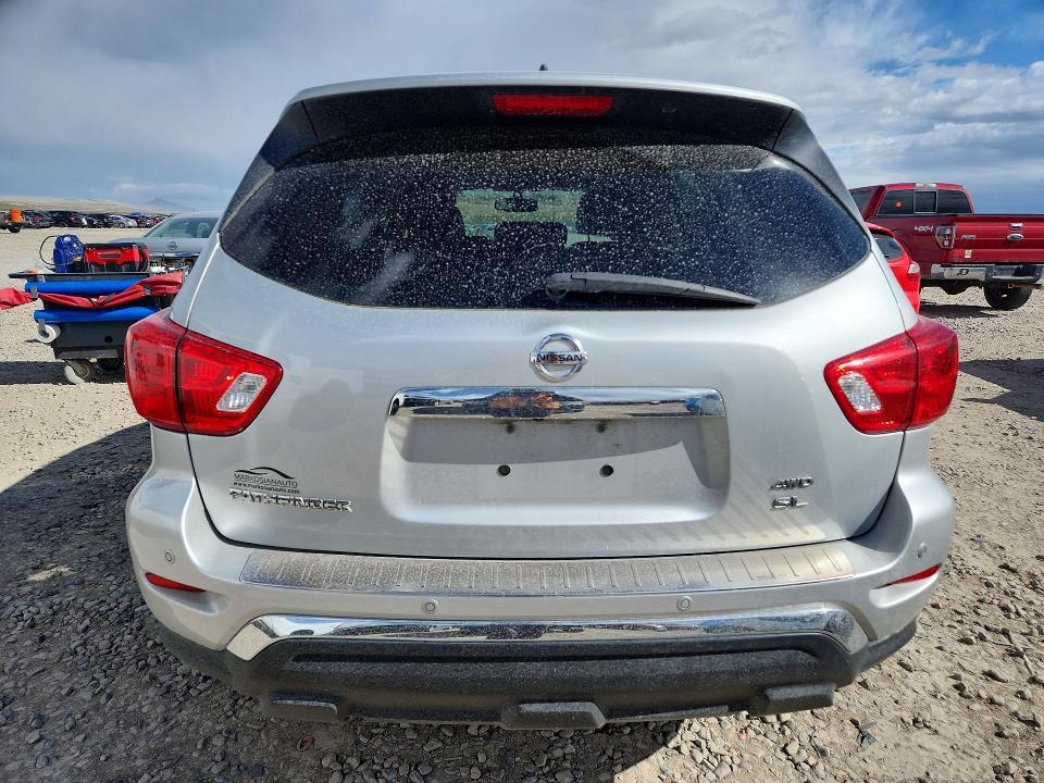 2017 Nissan Pathfinder sl