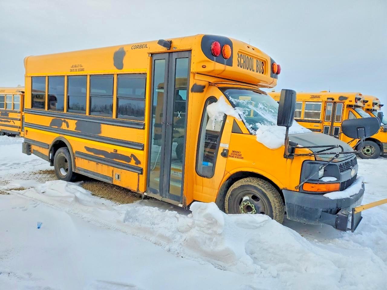 2011 Chev Express Cutaway G3500