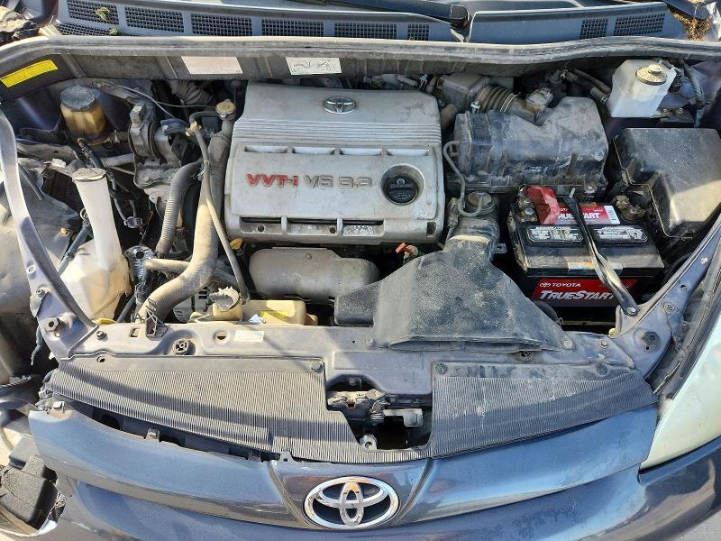2006 Toyota Sienna le 8 Passenger