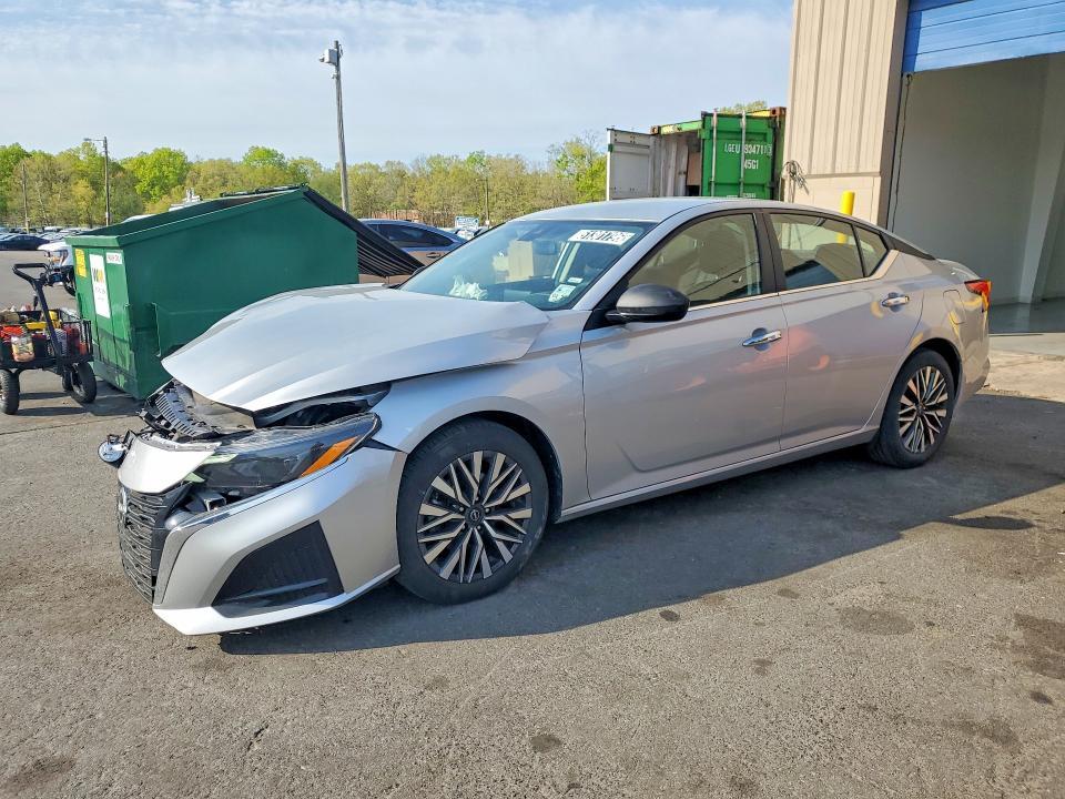 2024 Nissan Altima sv