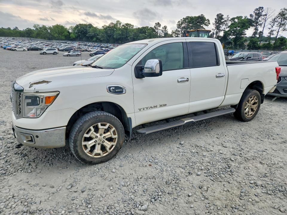 2016 Nissan Titan XD SL