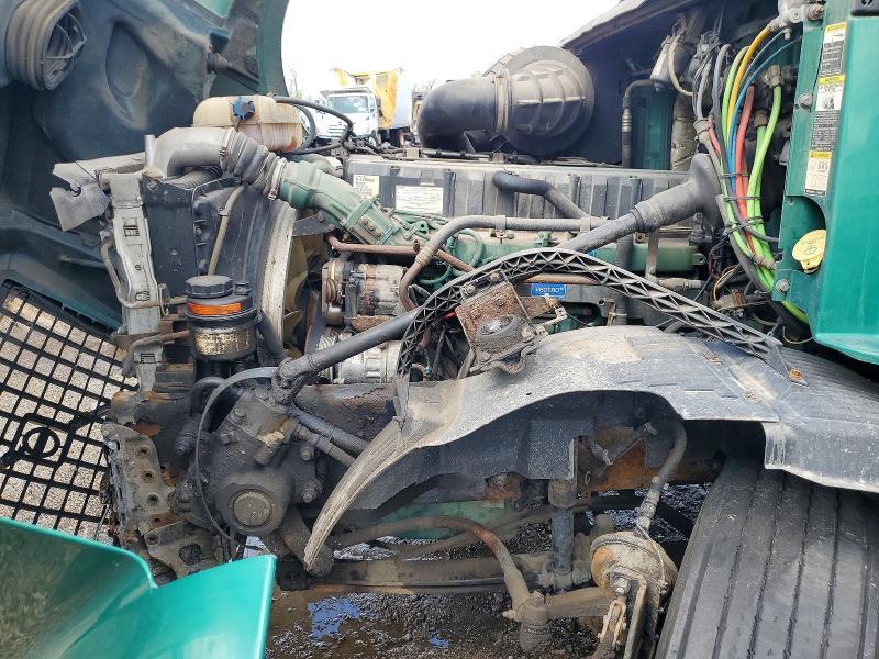 2006 Volvo VN VNL-Semi Truck