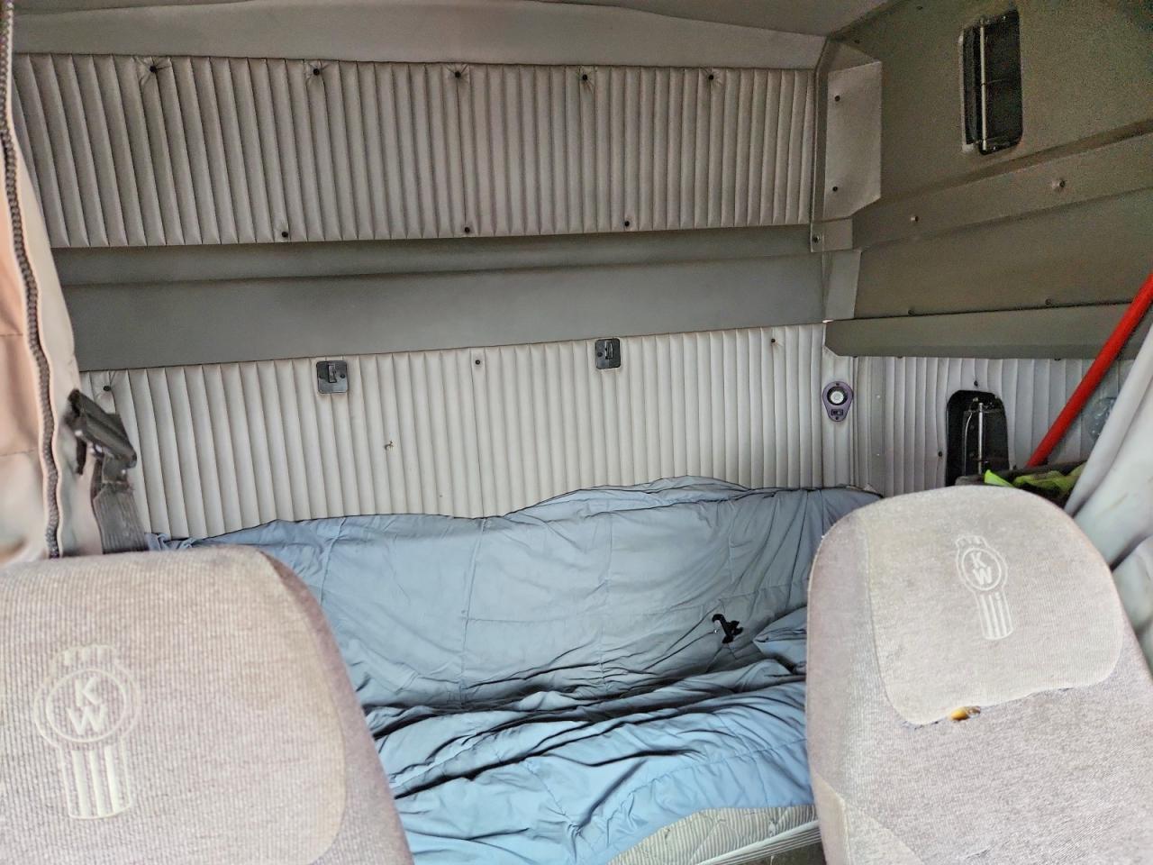 2011 Kenworth T660 Semi Truck