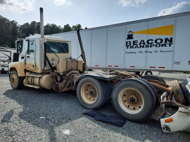 2022 Mack Pinnacle Semi Truck