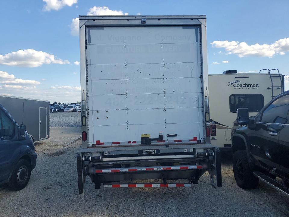 2016 Freigliner 2016 Freightliner Business Class M2 BOX Truck