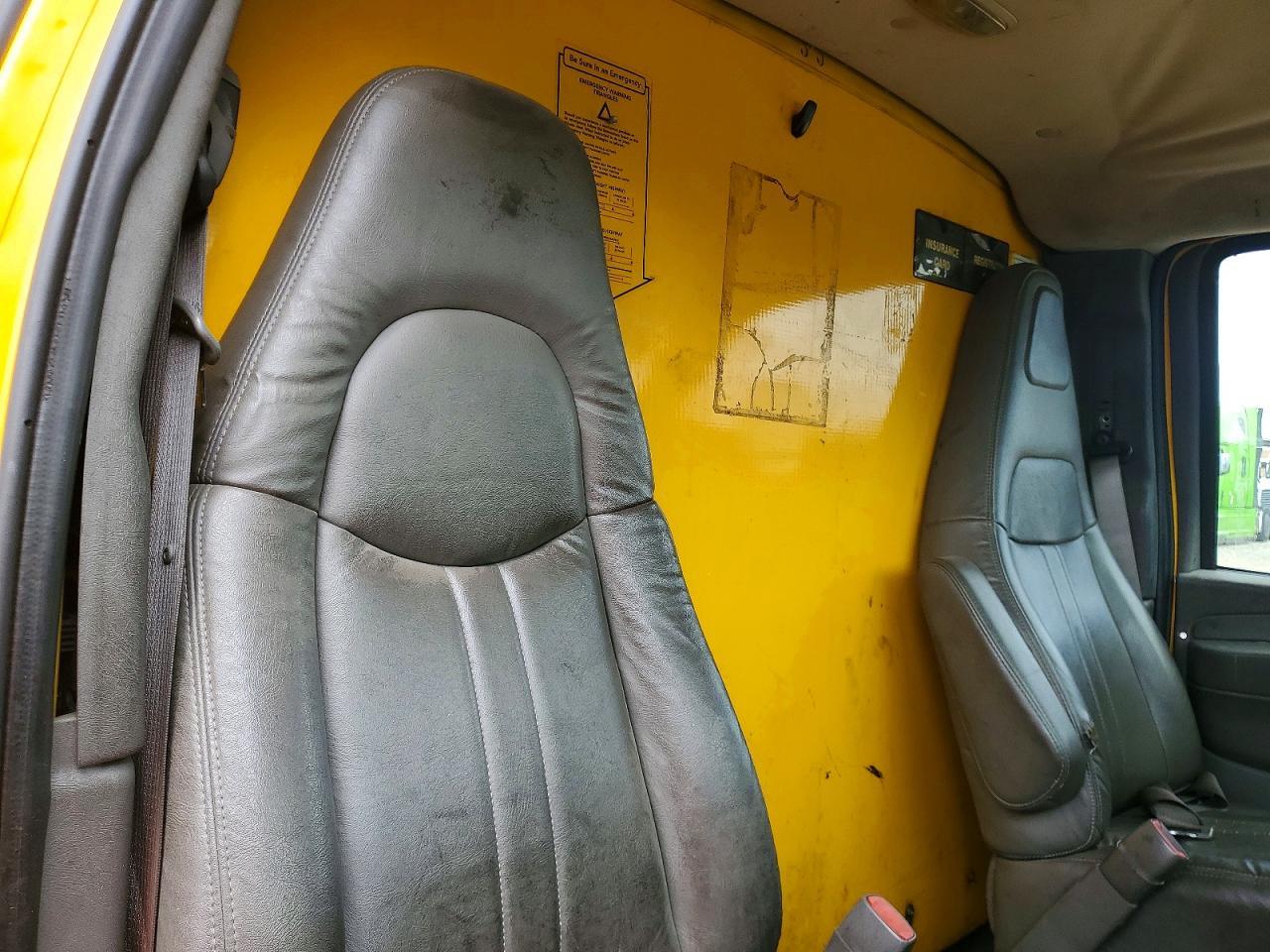 2009 GMC Savana BOX Truck