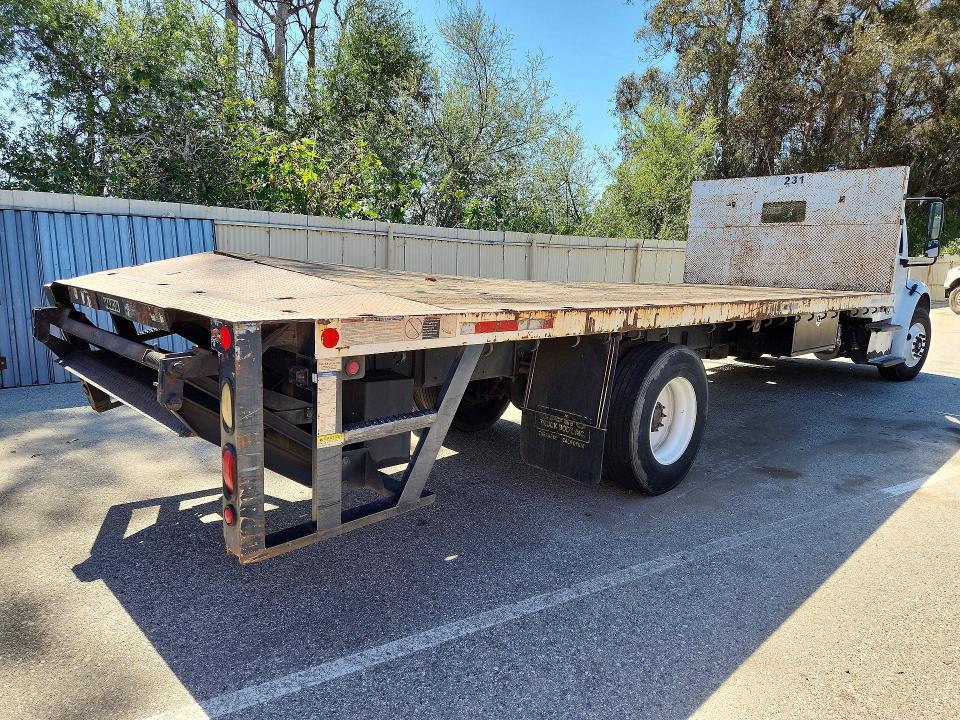 2015 Freightliner Business Class M2 Flatbed Truck