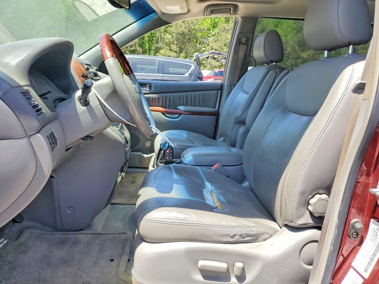 2004 Toyota Sienna xle Limited 7 Passenger