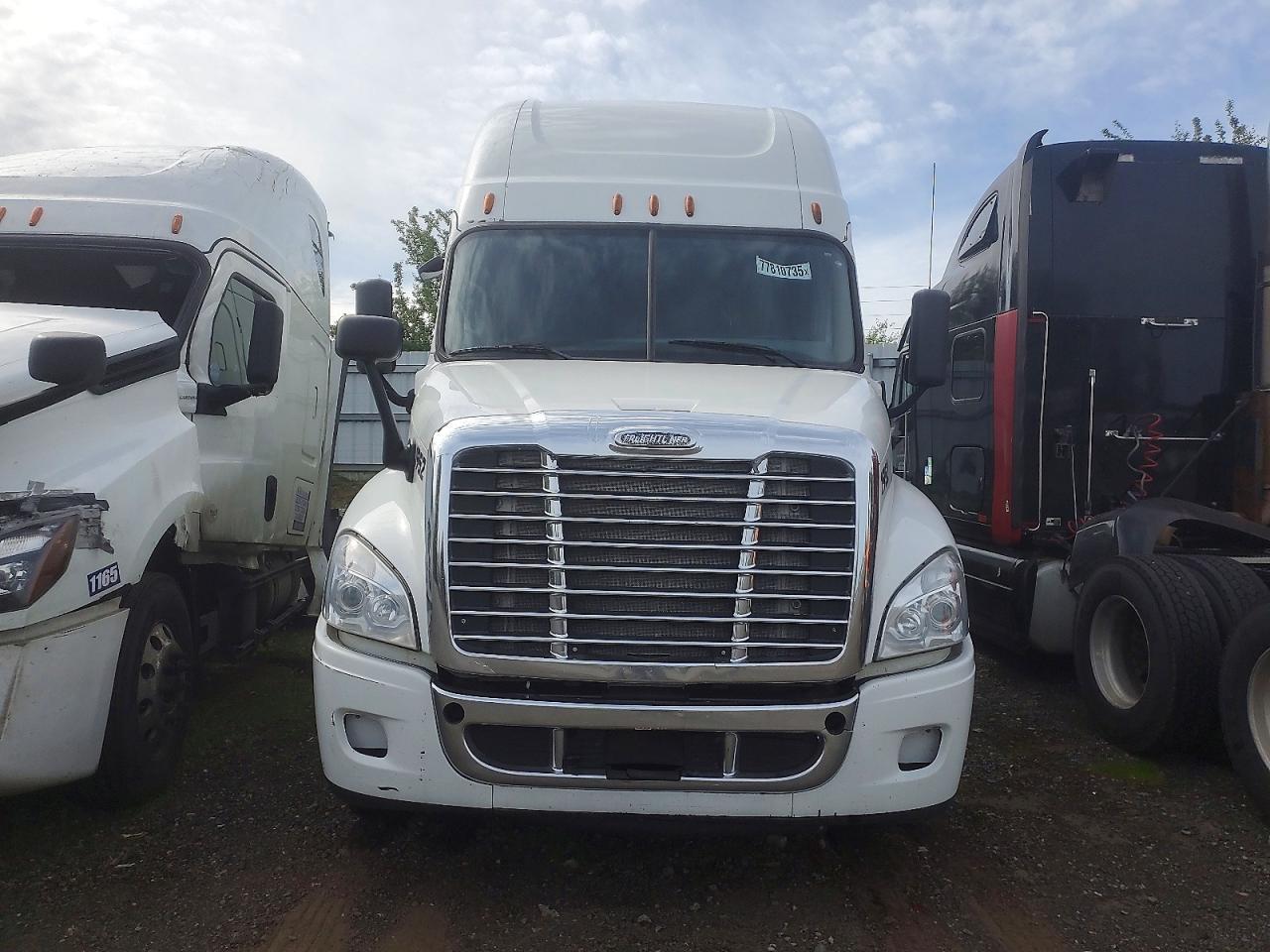 2014 Freigliner 2000 Freightliner Semi Truck