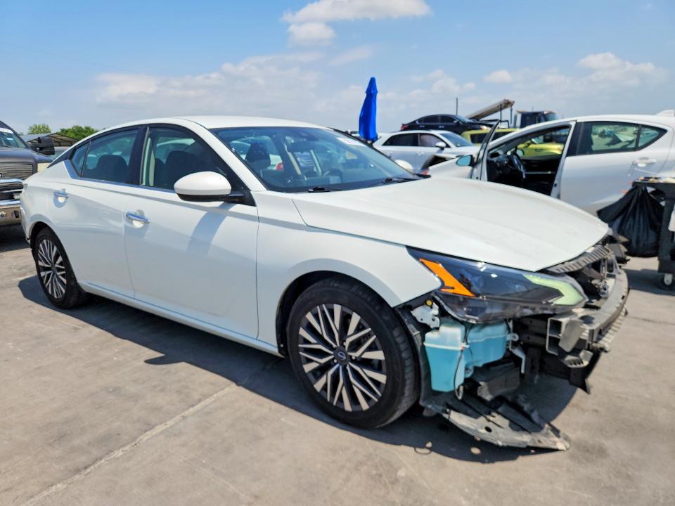 2023 Nissan Altima sv