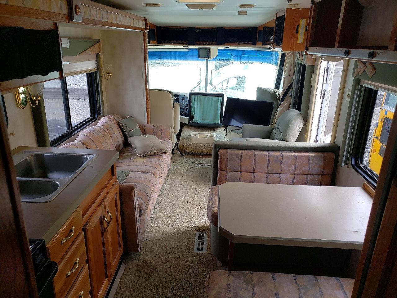 2000 Holiday Recreational Vehicle (RV)