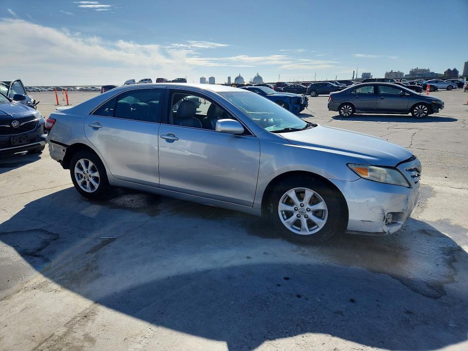 2011 Toyota Camry le