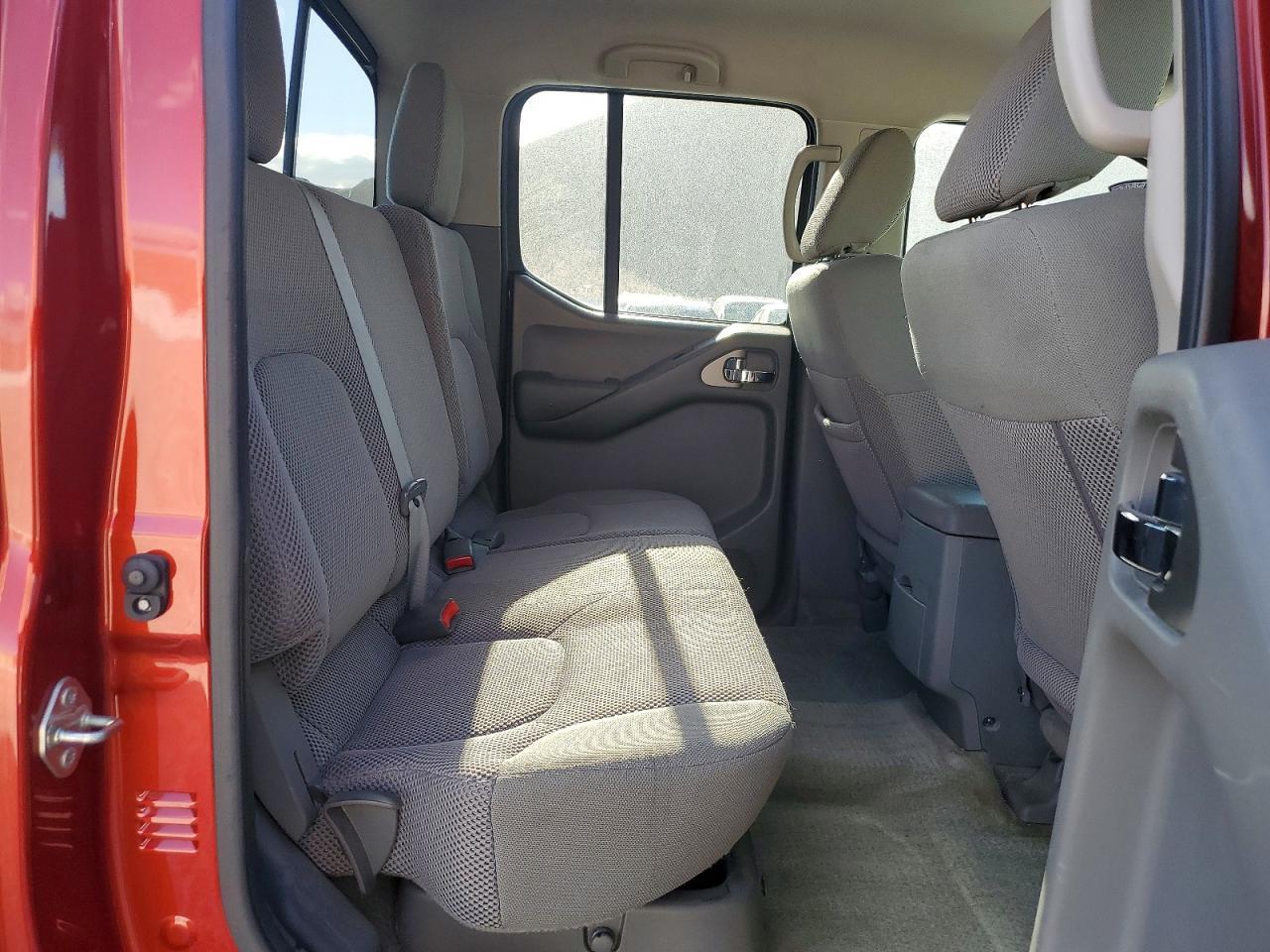 2016 Nissan Frontier SV