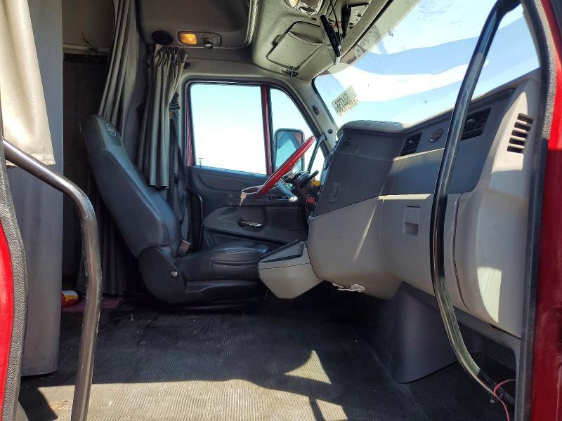 2016 Peterbilt 587 Semi Truck