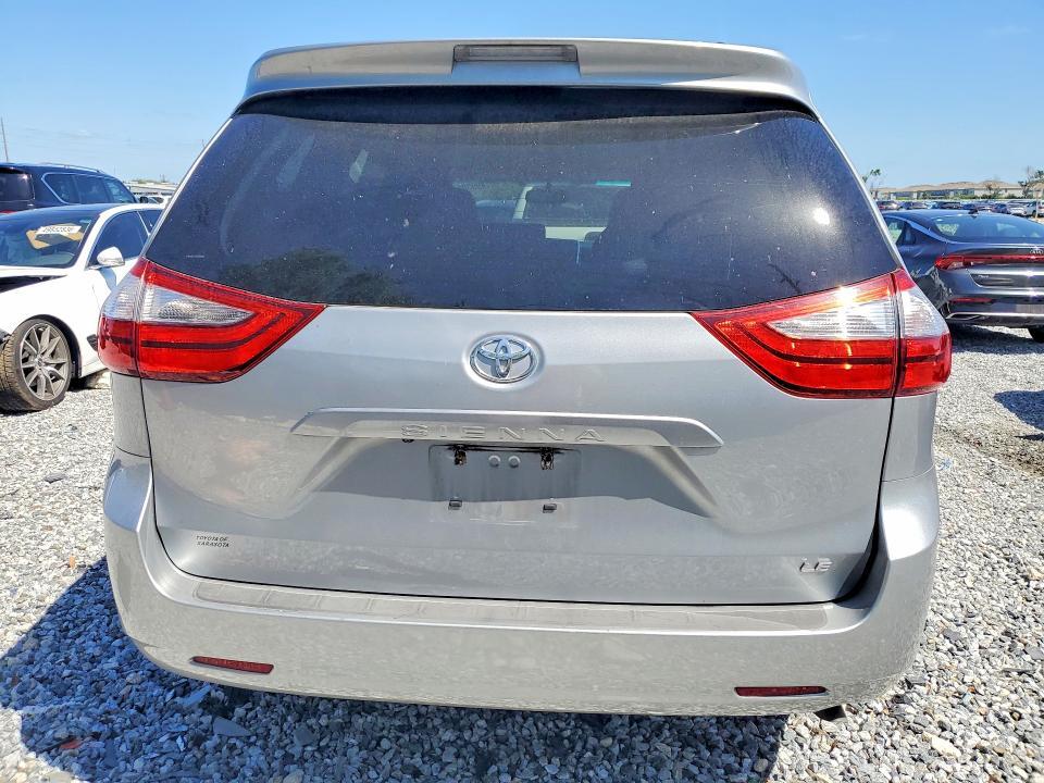2016 Toyota Sienna le