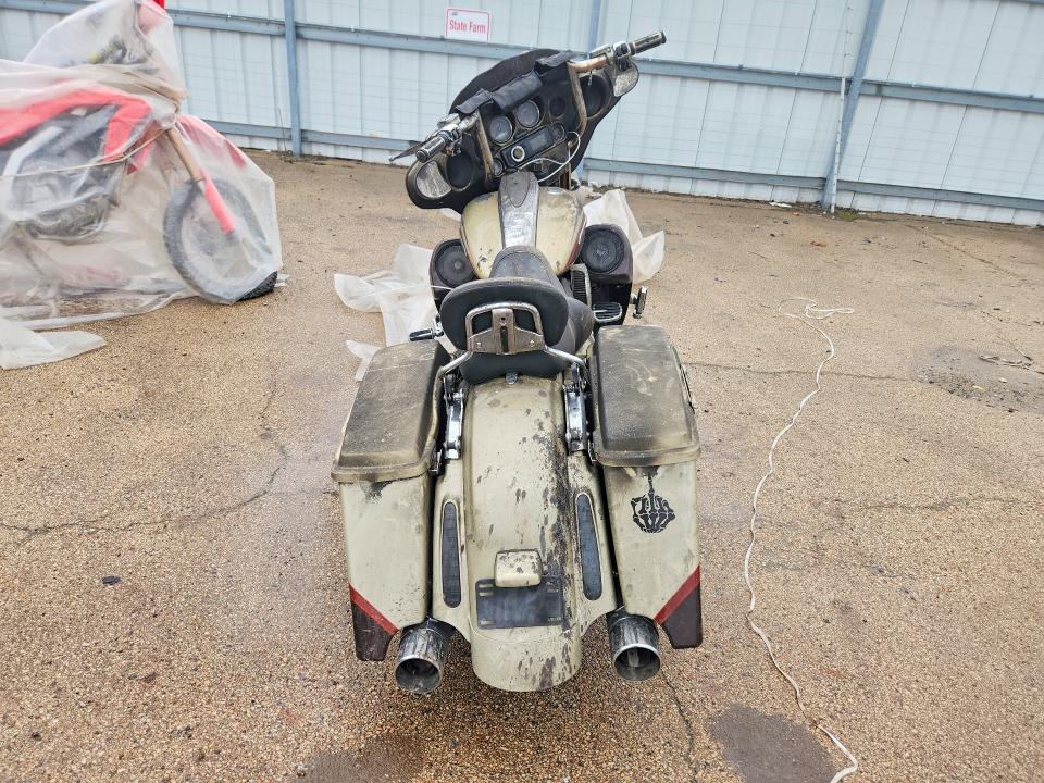 2011 Harley-Davidson FLHXSE2