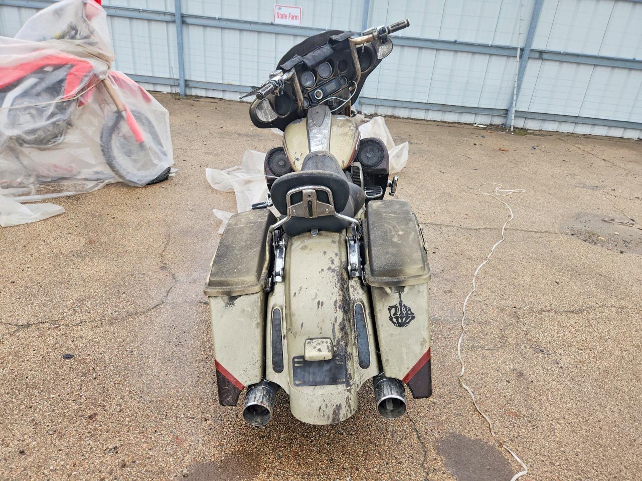 2011 Harley-Davidson FLHXSE2