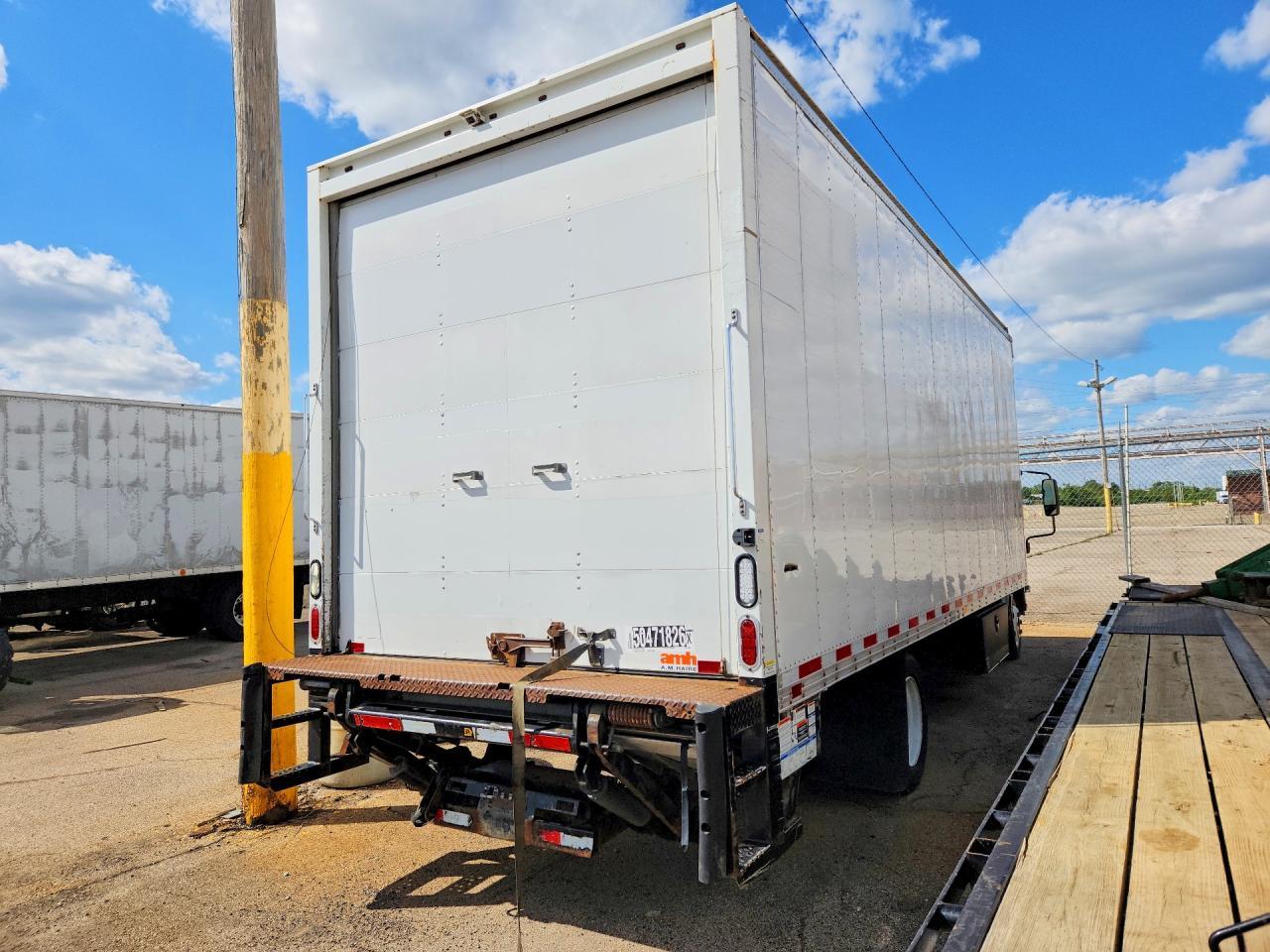 2017 Isuzu NRR BOX Truck