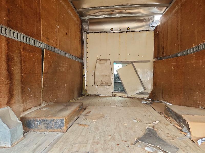 2005 Ford E350 box Truck