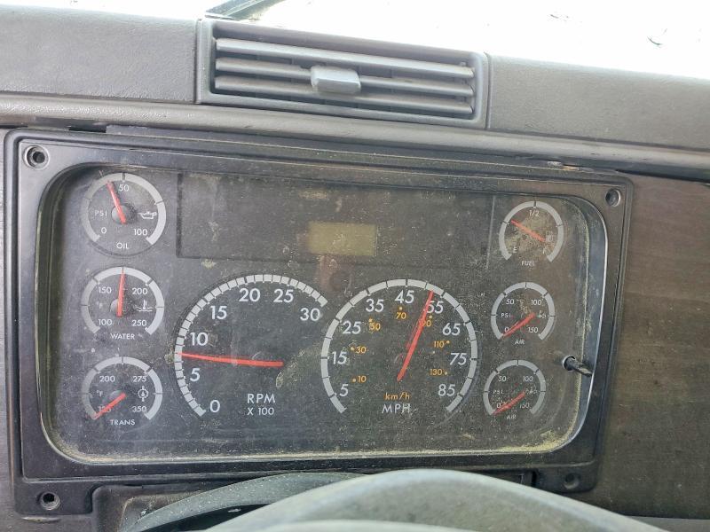 2005 Freightliner Columbia 120 Semi Truck