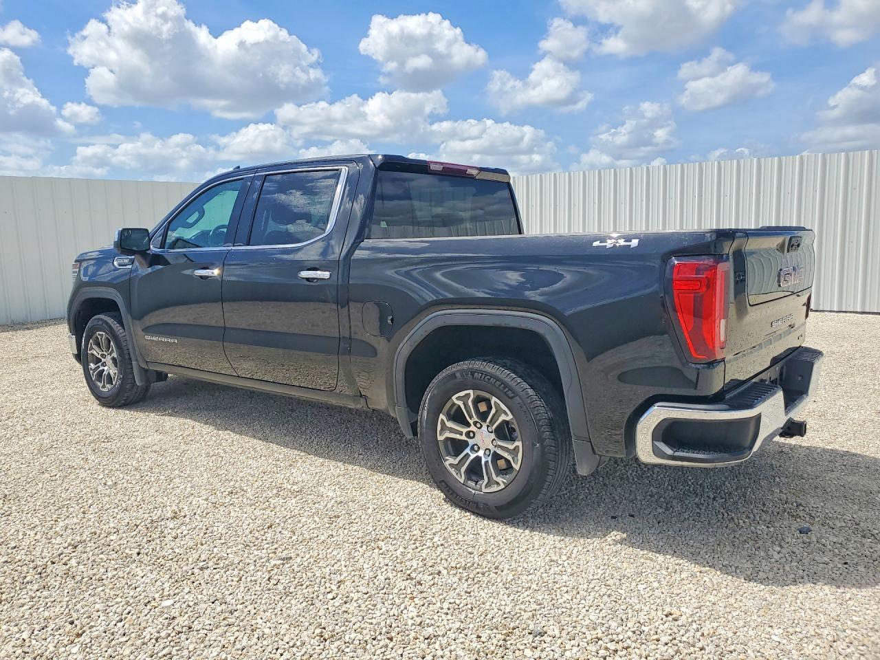 2025 GMC Sierra K1500 SLT