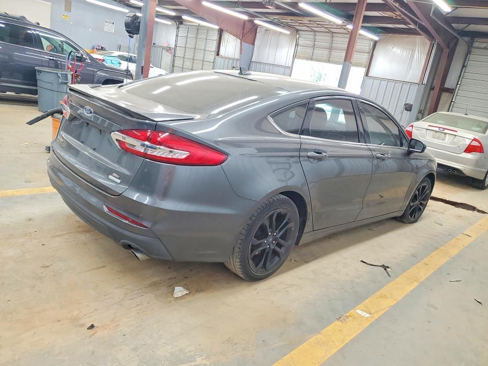 2020 Ford Fusion se