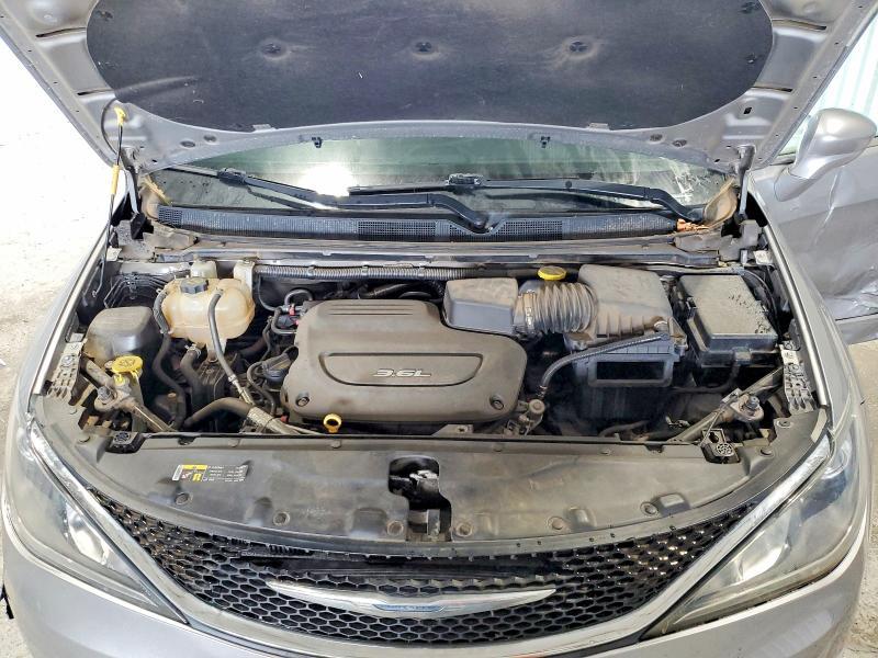 2017 Chrysler Pacifica Touring l