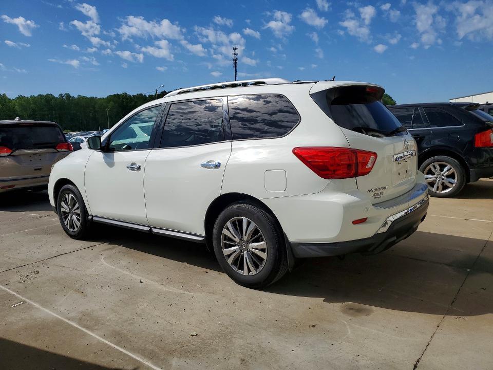 2018 Nissan Pathfinder sv