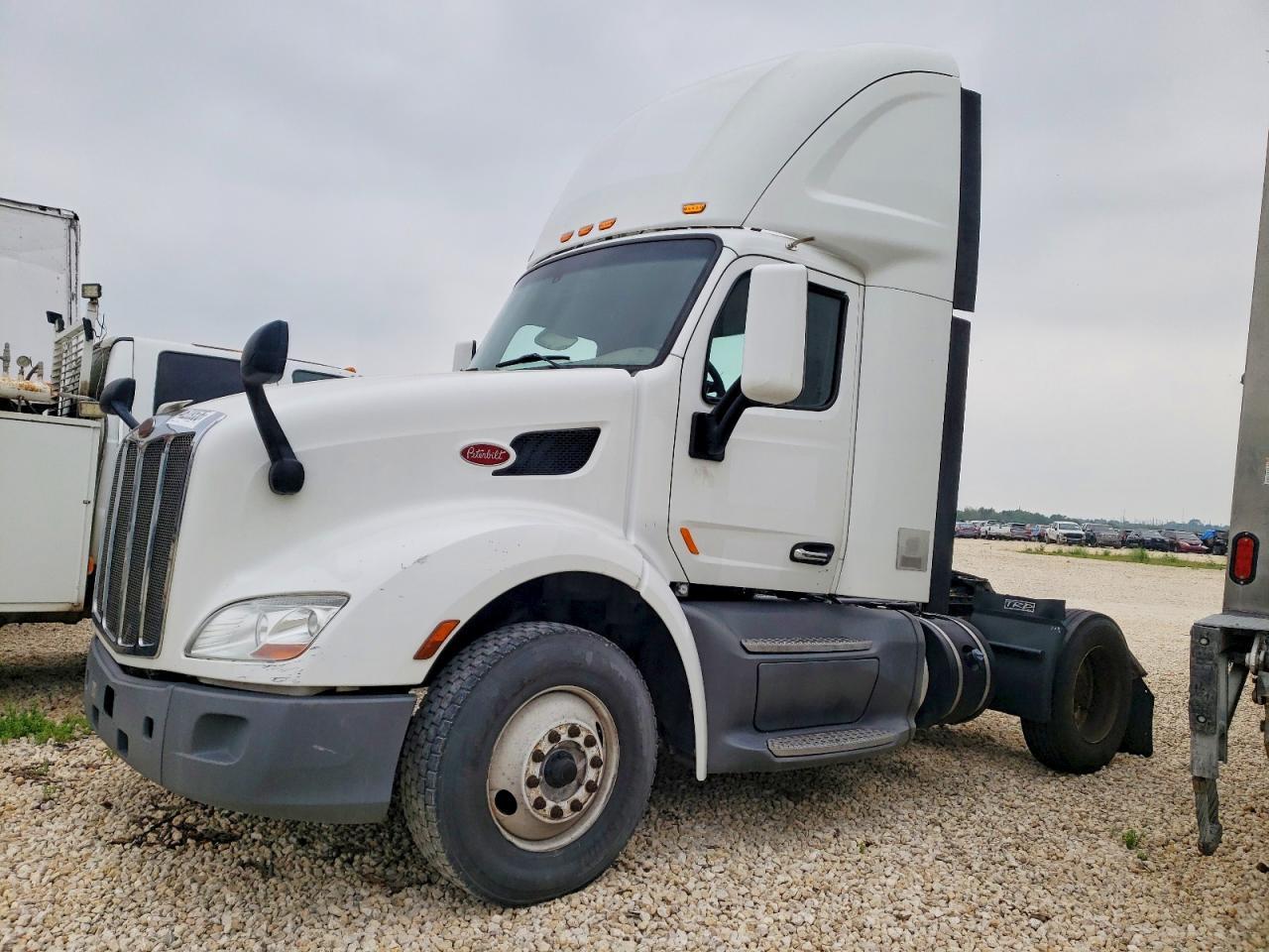 2018 Peterbilt 579 Semi Truck