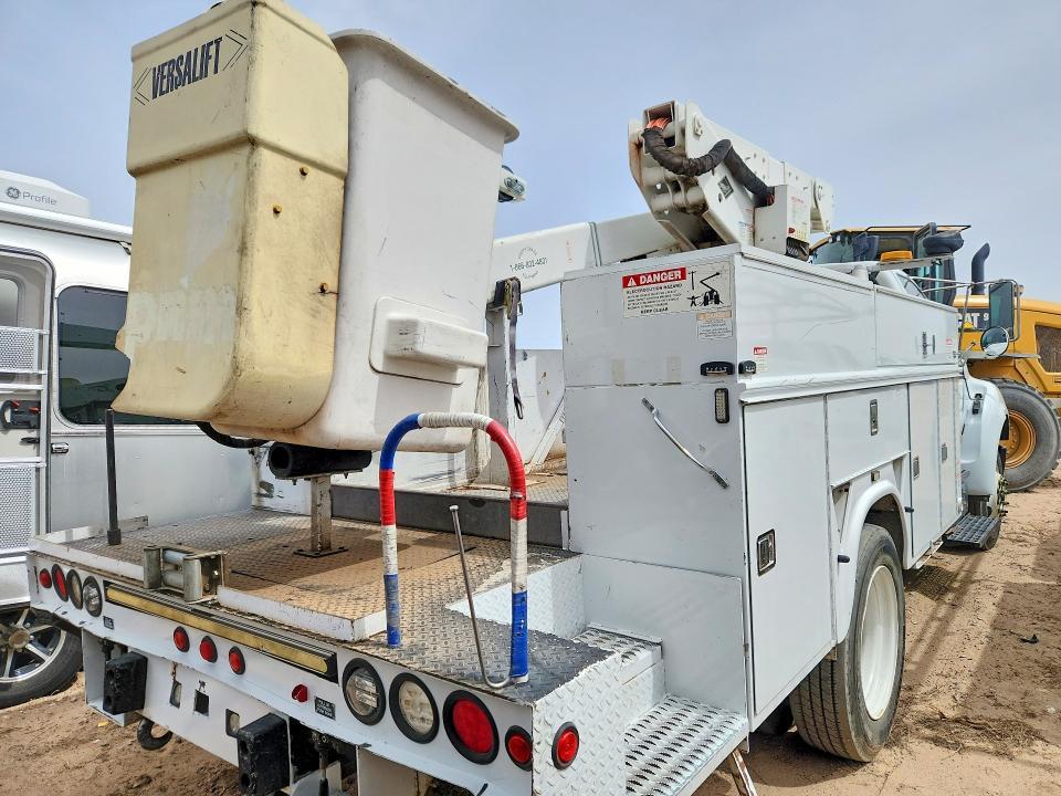 2015 Ford F650 Super Duty Bucket Truck
