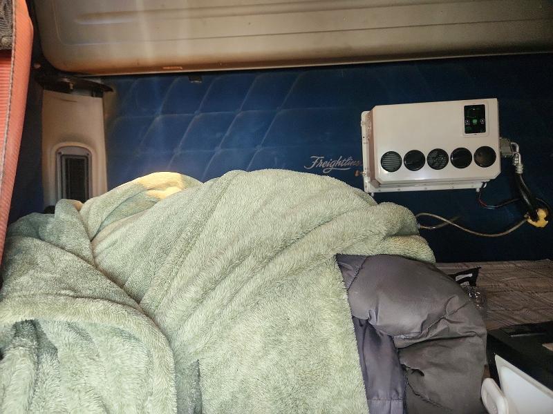 2006 Freightliner Columbia 120 Semi Truck