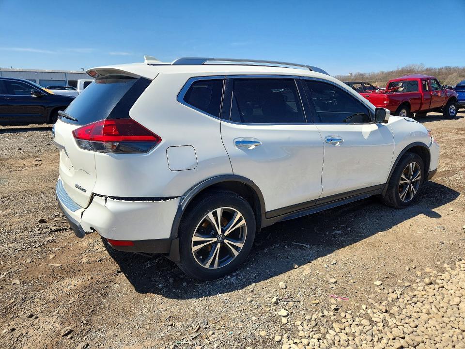 2020 Nissan Rogue sv