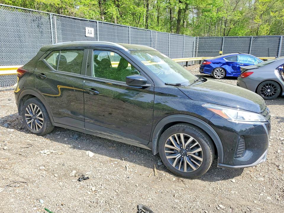 2023 Nissan Kicks sv