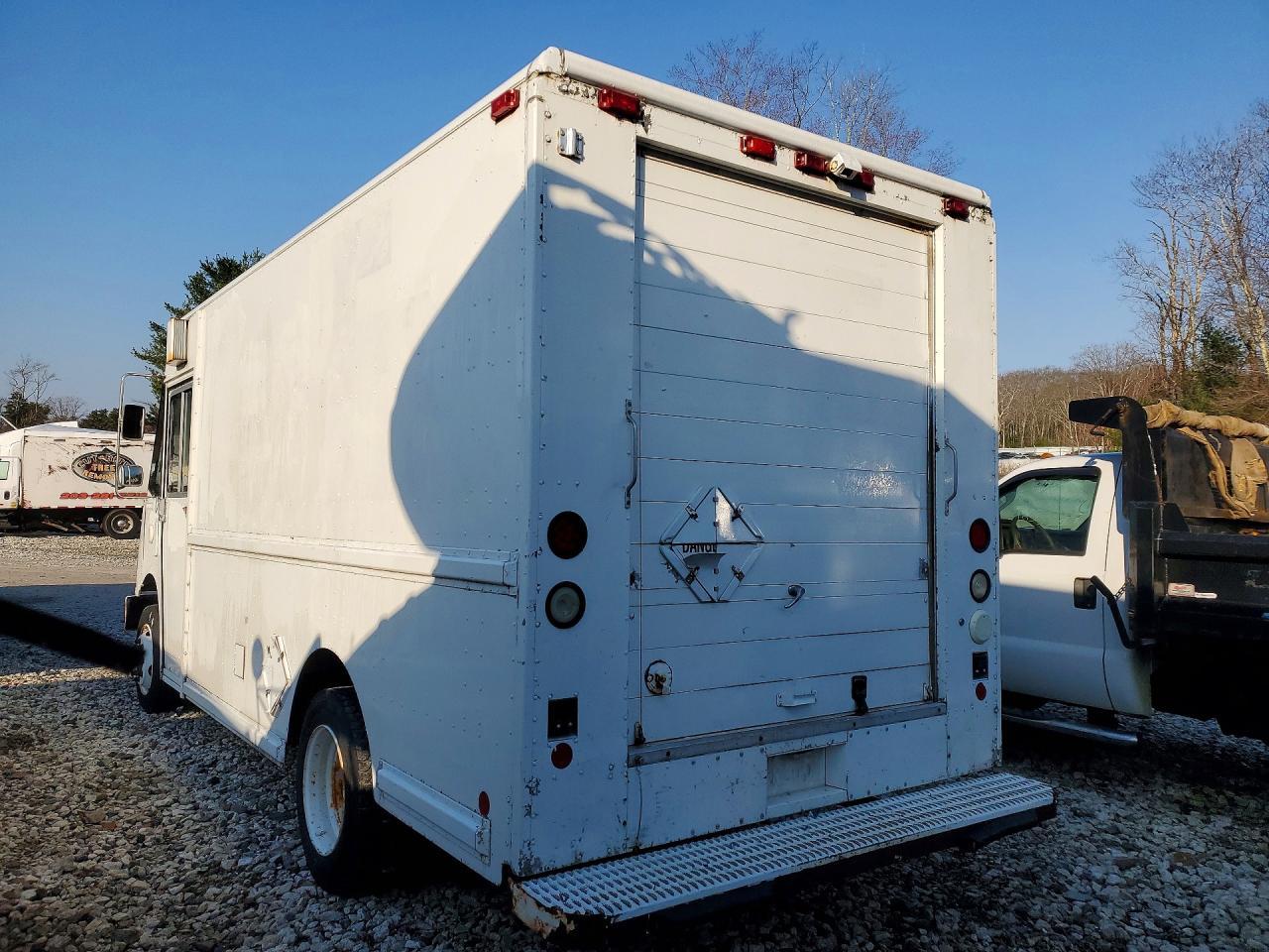2001 Freightliner MT45 Chassis Delivery Truck