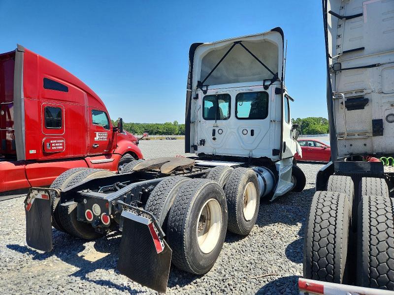 2020 Freightliner Cascadia 126 Semi Truck